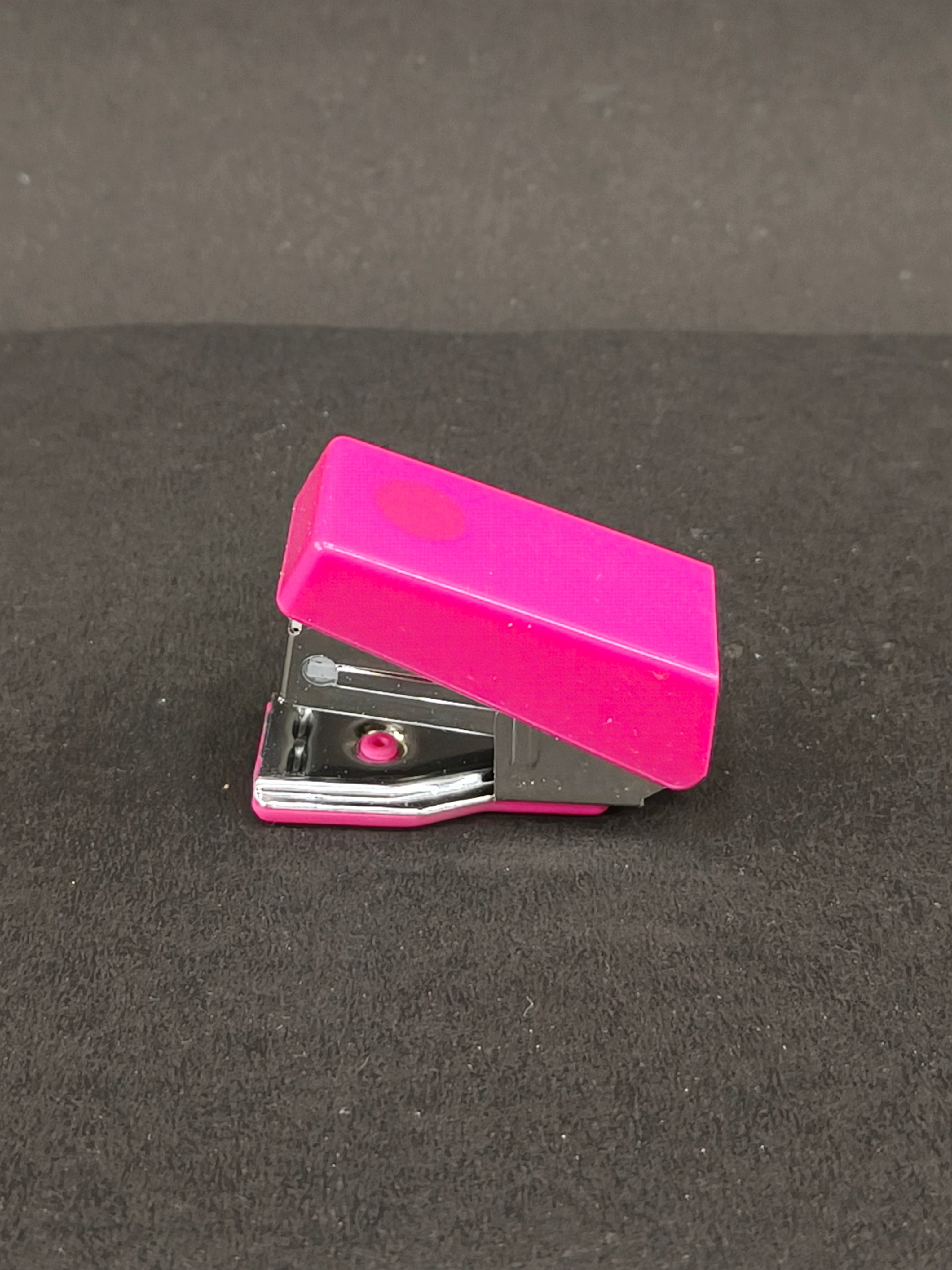 Kangaro M-10 Stapler| Portable, Sturdy & Durable | Suitable for 10 Sheets | Perfect for Home, School, Office & Carrying along | Pack of 1 M-10 Stapler with 5 Boxes of Kangaro No. 10 Pins