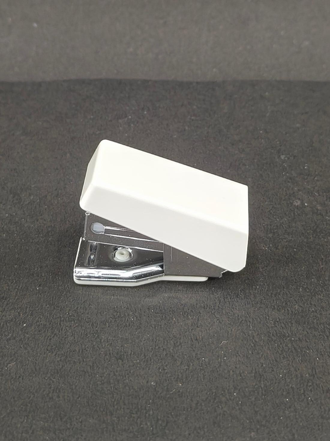 Kangaro M-10 Stapler| Portable, Sturdy & Durable | Suitable for 10 Sheets | Perfect for Home, School, Office & Carrying along | Pack of 1 M-10 Stapler with 5 Boxes of Kangaro No. 10 Pins