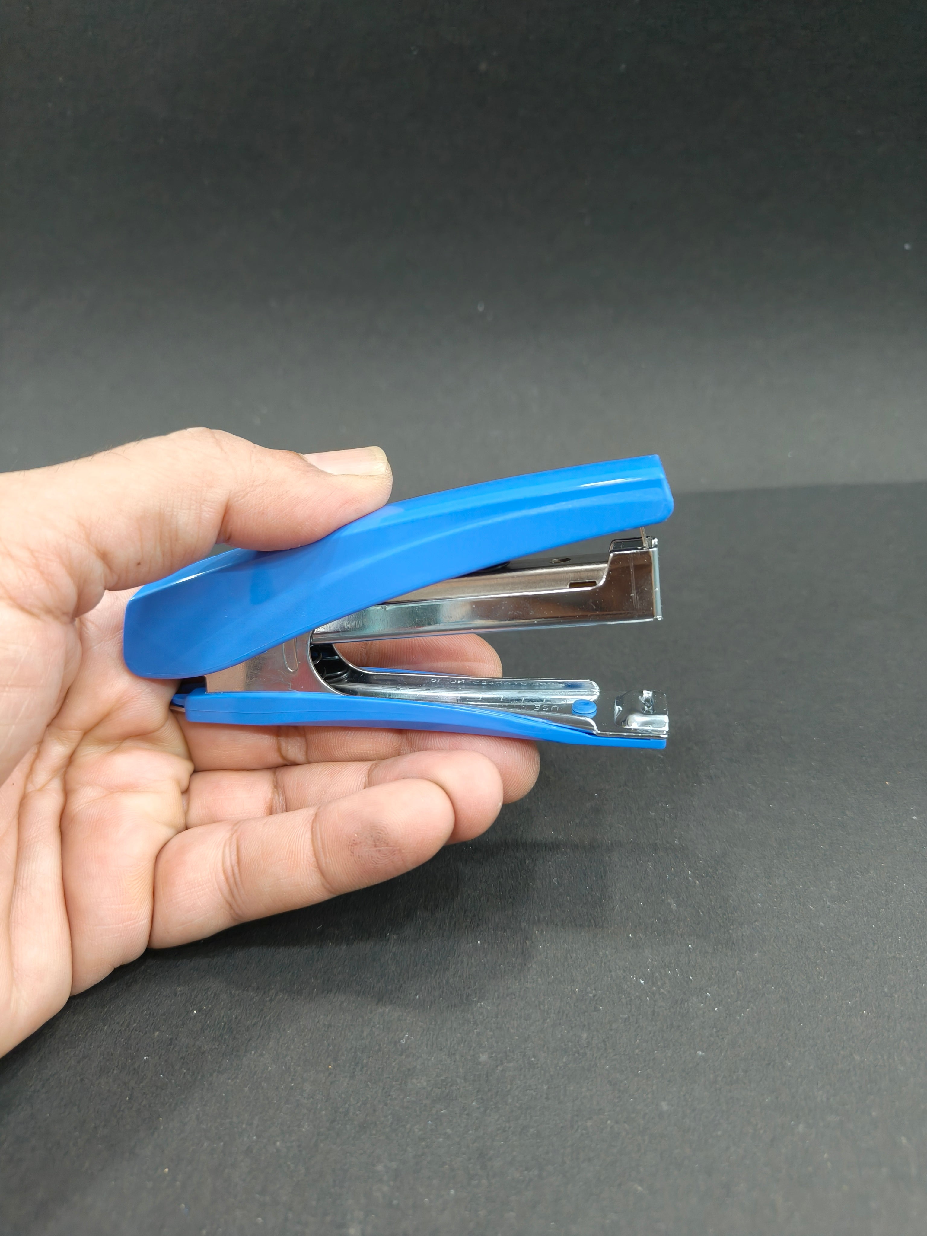 Kangaro Desk Essentials HD-10D & 10/1M Staples Combo | Standard Stapler with Quick Loading Mechanism | Sturdy & Durable for Long Time Use | Pack of 1 HD-10D Stapler with 5 Boxes of Kangaro No. 10 Pins