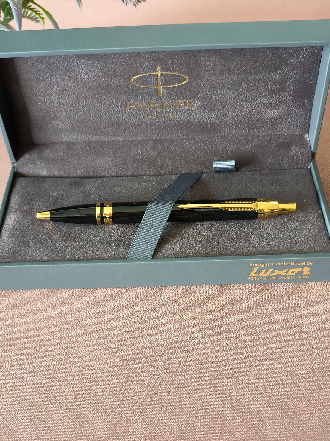 Parker Odyssey Laque Black Gold Trim Ball Pen