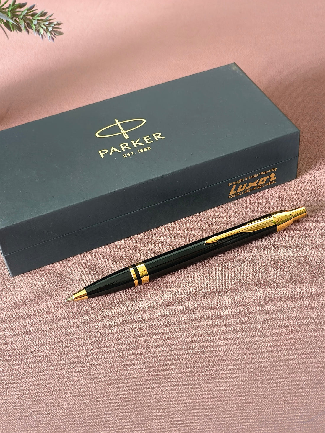 Parker Odyssey Laque Black Gold Trim Ball Pen