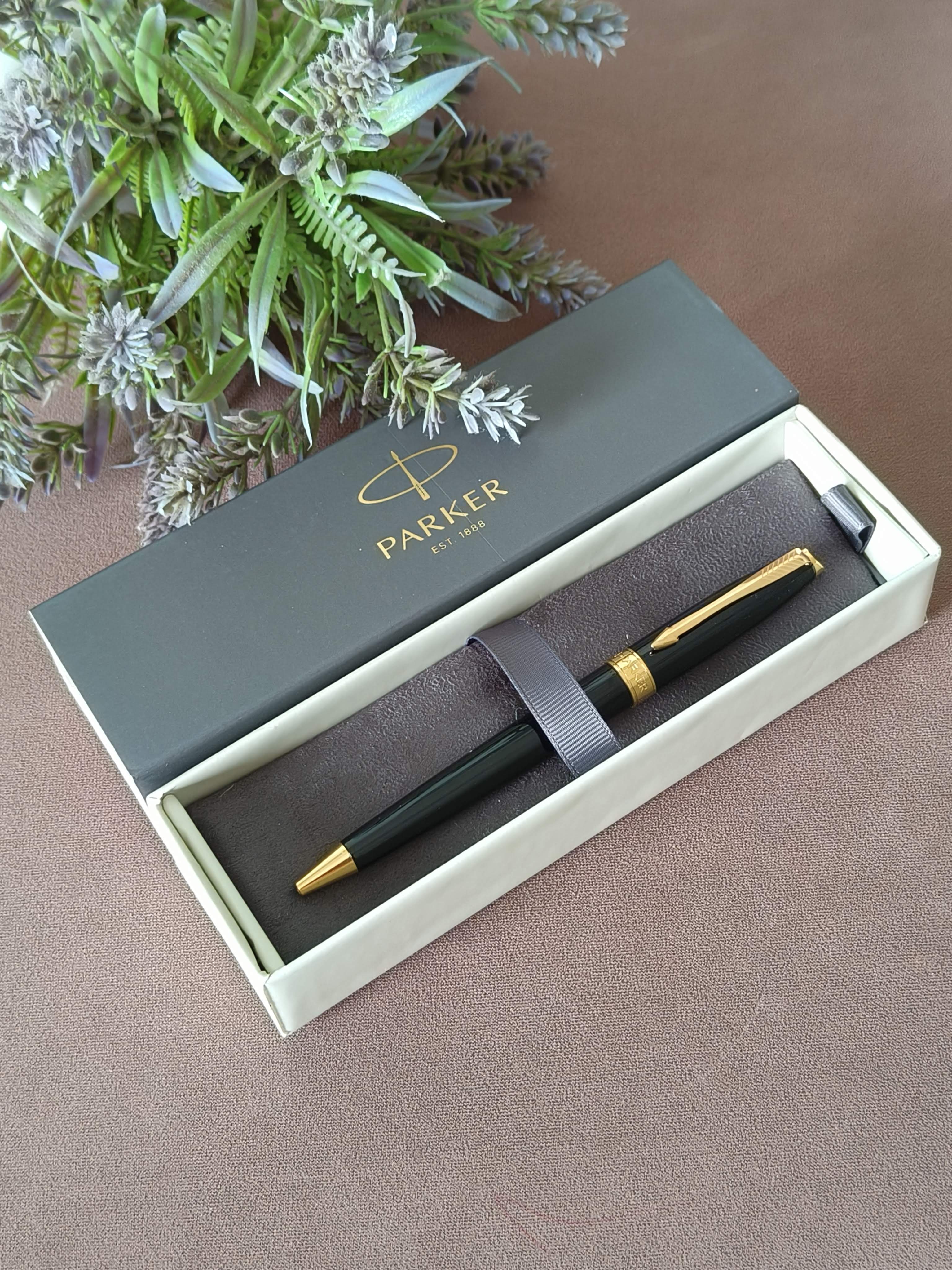 Parker Fusion Laque Black Gold Trim Ballpoint Pen, Luxurious and Professional, Perfect for Office, College, and Personal Use, Smooth Writing