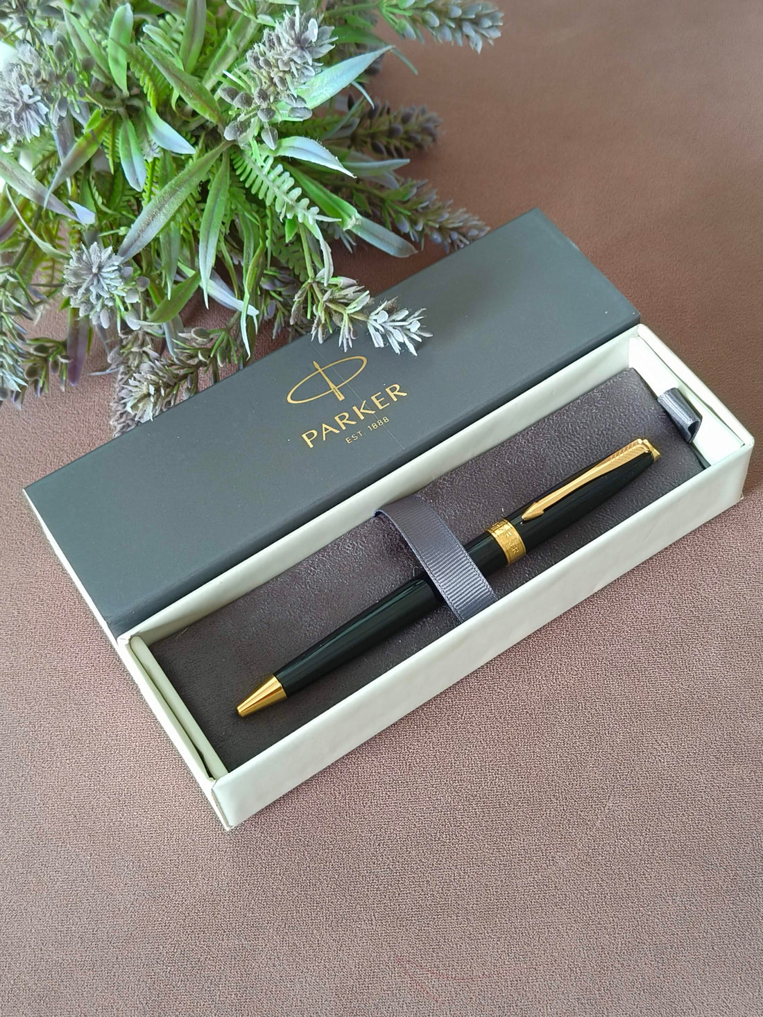Parker Fusion Laque Black Gold Trim Ballpoint Pen, Luxurious and Professional, Perfect for Office, College, and Personal Use, Smooth Writing