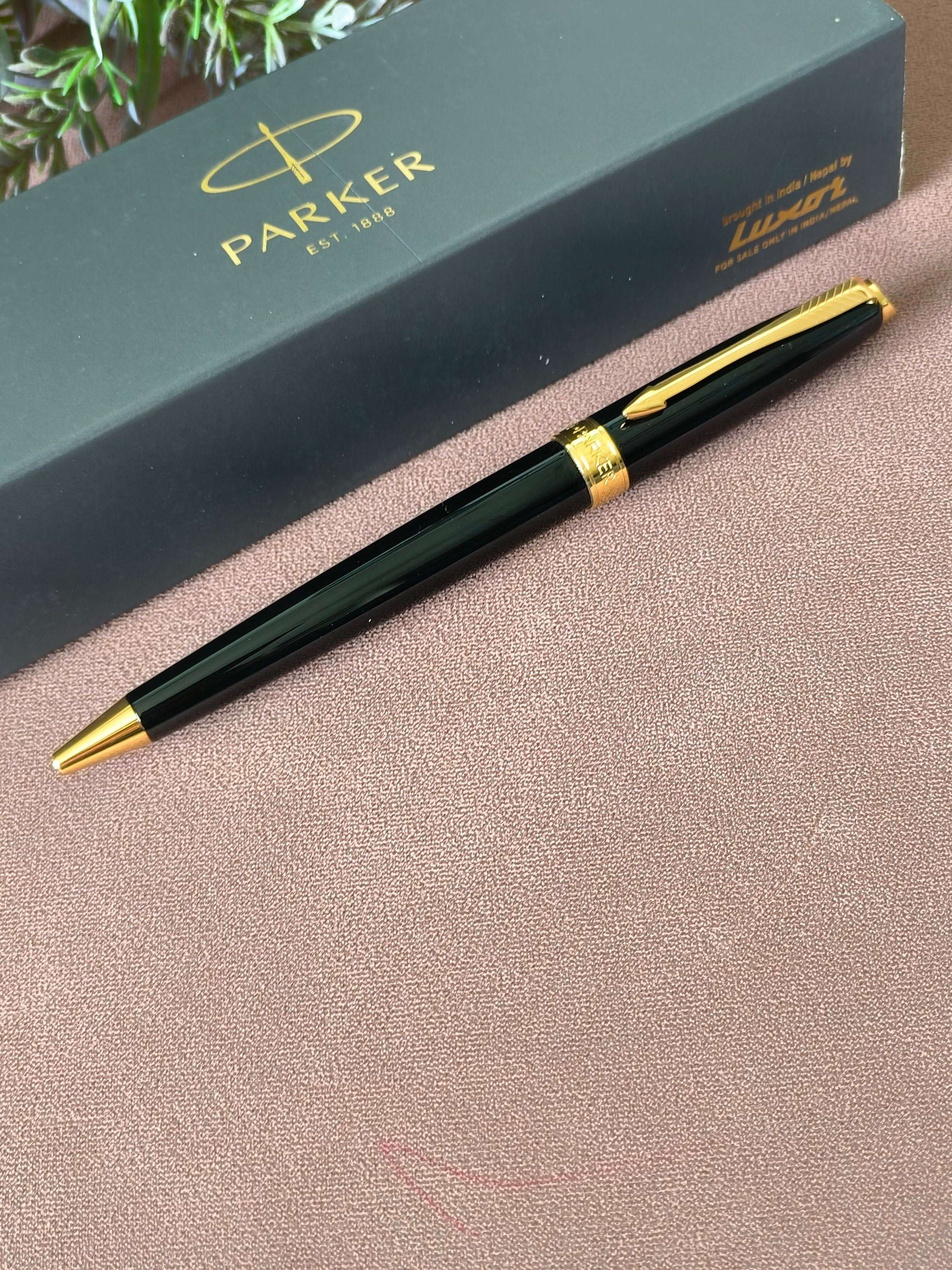 Parker Fusion Laque Black Gold Trim Ballpoint Pen, Luxurious and Professional, Perfect for Office, College, and Personal Use, Smooth Writing