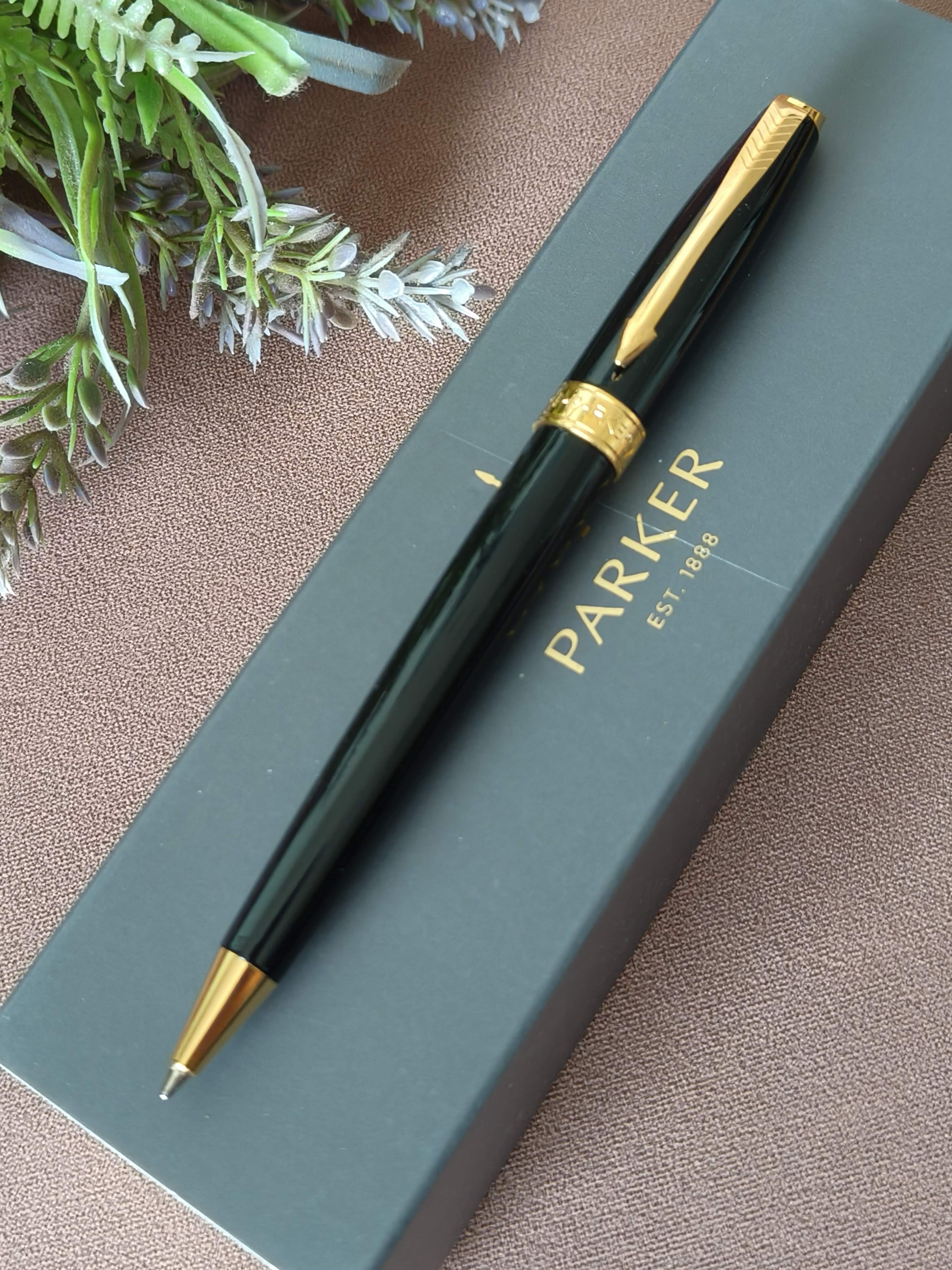 Parker Fusion Laque Black Gold Trim Ballpoint Pen, Luxurious and Professional, Perfect for Office, College, and Personal Use, Smooth Writing