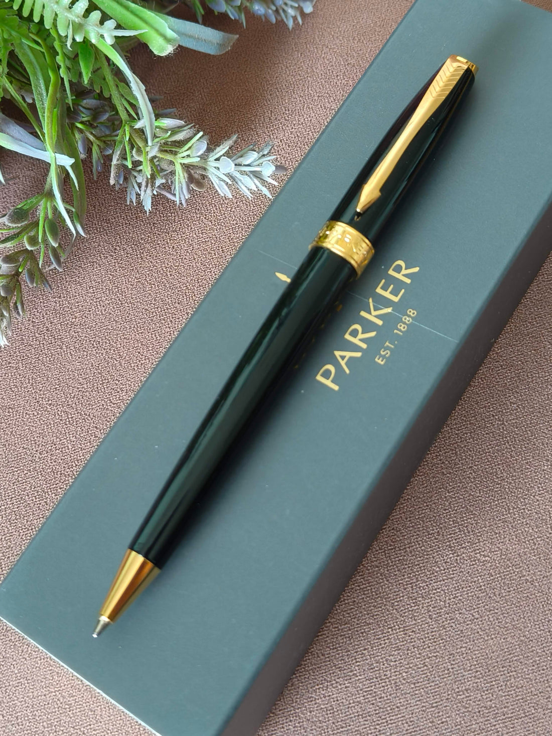 Parker Fusion Laque Black Gold Trim Ballpoint Pen, Luxurious and Professional, Perfect for Office, College, and Personal Use, Smooth Writing