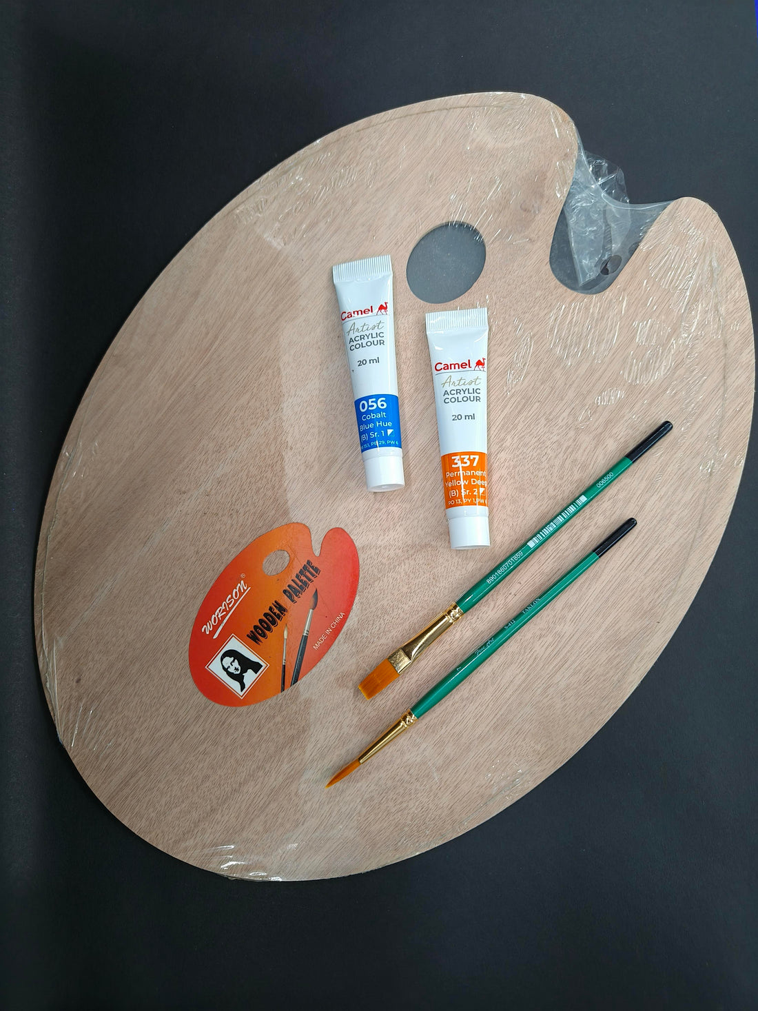 Kidney Shaped Plain Wooden Palette | 40 x 30 cm | Comfortable Thumb Grip, Ergonomic Design, Suitable for Watercolour, Oils, Acrylics, Tempera, Poster Paints, Artists, Professional, Ametures