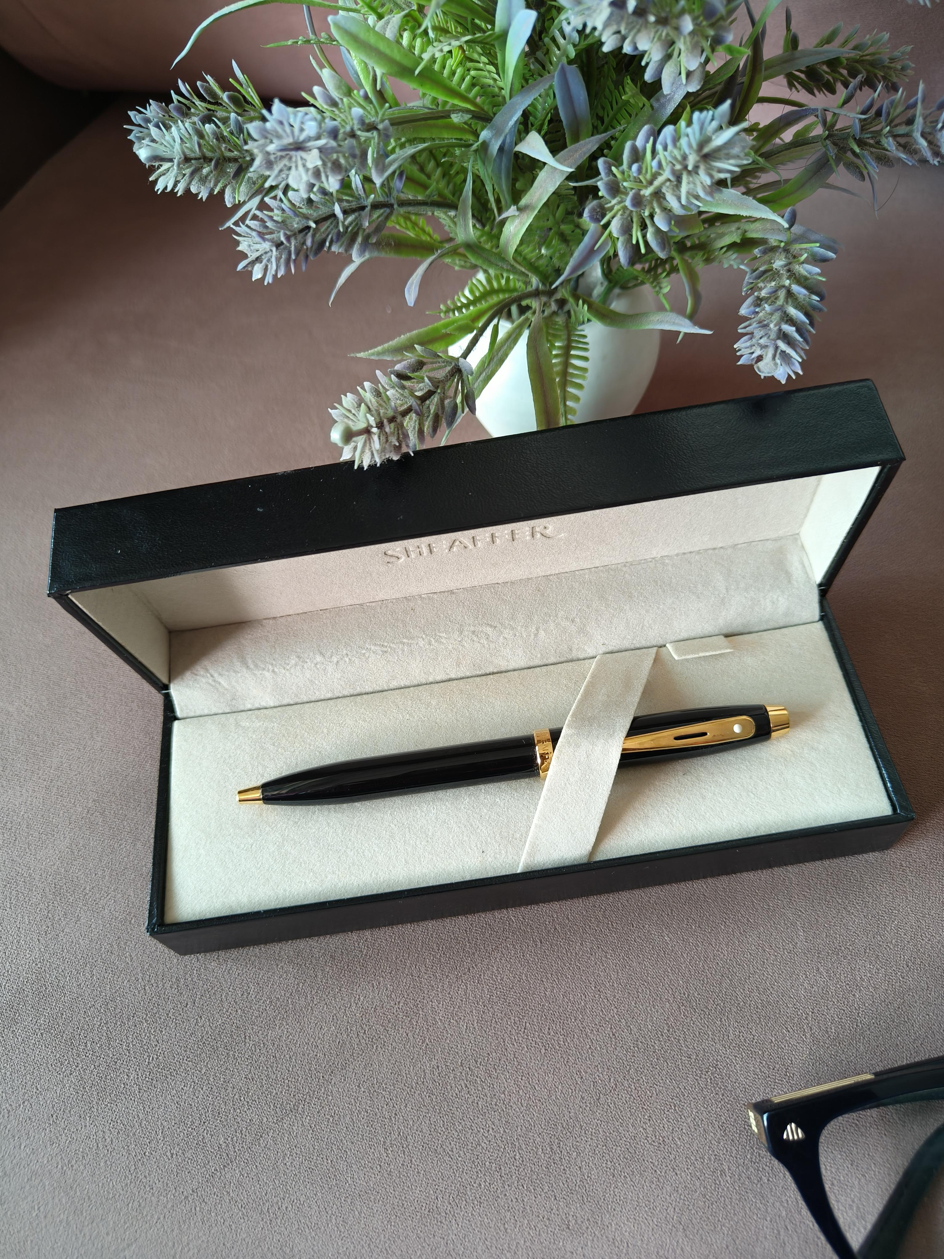 Sheaffer Gift 100 Ballpoint Pen Glossy Black with Gold Tone Trim | Signature Ball Pen