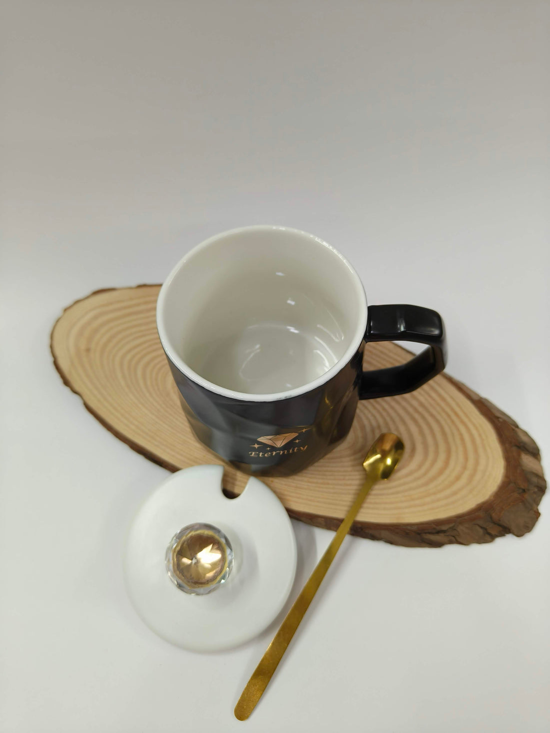 Classy Tea Coffee Ceramic Mug | Diamond Cut Valentine Mug with Diamond Lid and Golden Spoon - Set of 1