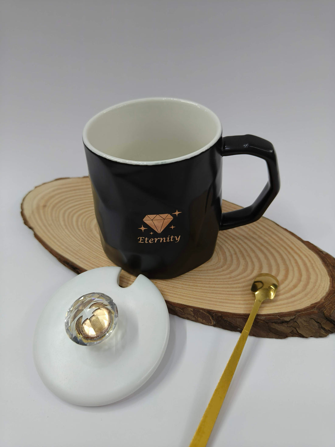 Classy Tea Coffee Ceramic Mug | Diamond Cut Valentine Mug with Diamond Lid and Golden Spoon - Set of 1