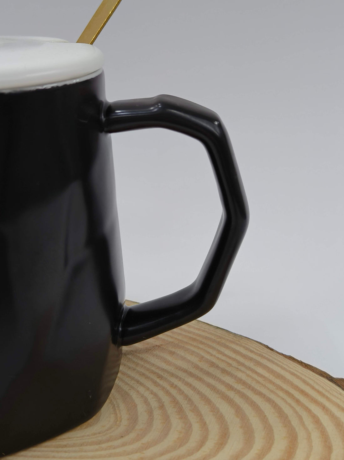 Classy Tea Coffee Ceramic Mug | Diamond Cut Valentine Mug with Diamond Lid and Golden Spoon - Set of 1