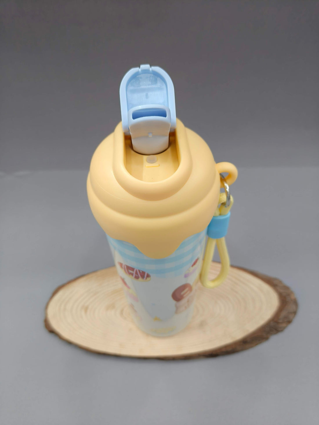 Stainless Steel Insulated Water Bottle For Kids | 600 ml Leakproof Sipper Bottle With Straw for Kids | BPA-Free Drinking Water Bottle With Portable Handle | Easy to Carry for Girls & Boys